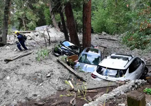 Flooding left many vehicles destroyed or stranded. (Credit to San Bernardino Sun)