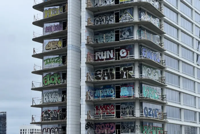 Photo of the graffitied skyscraper in LA.