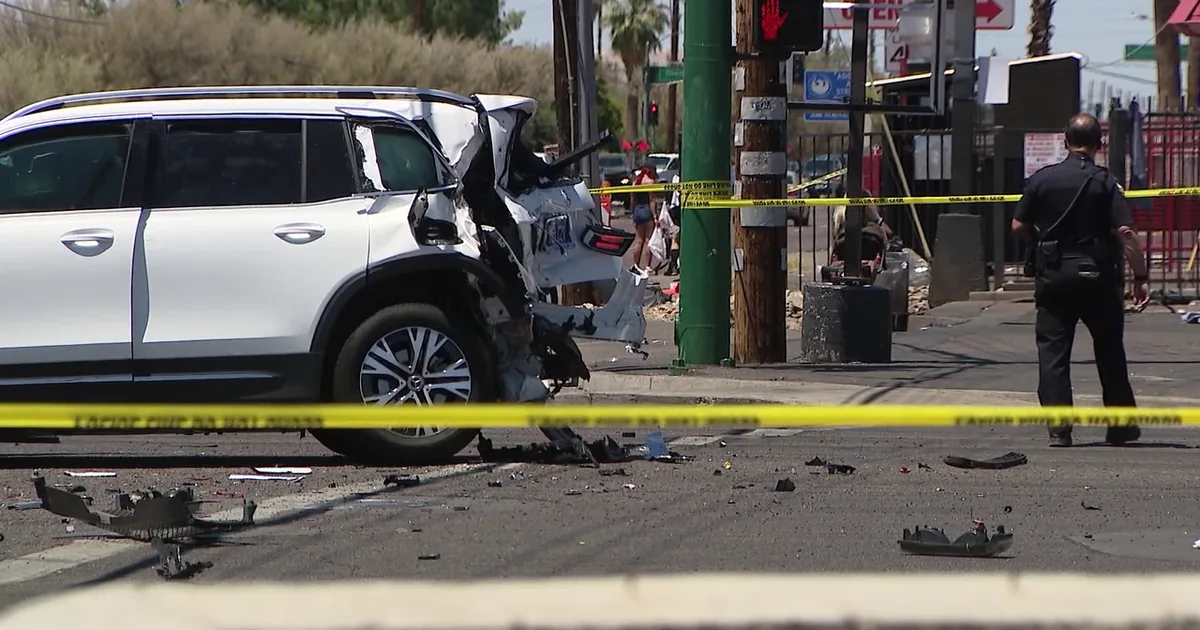 Witnesses Say Phoenix Red Light Crash Killed One Man, Injured Two Others in 7-Vehicle Collision Near 27th Avenue